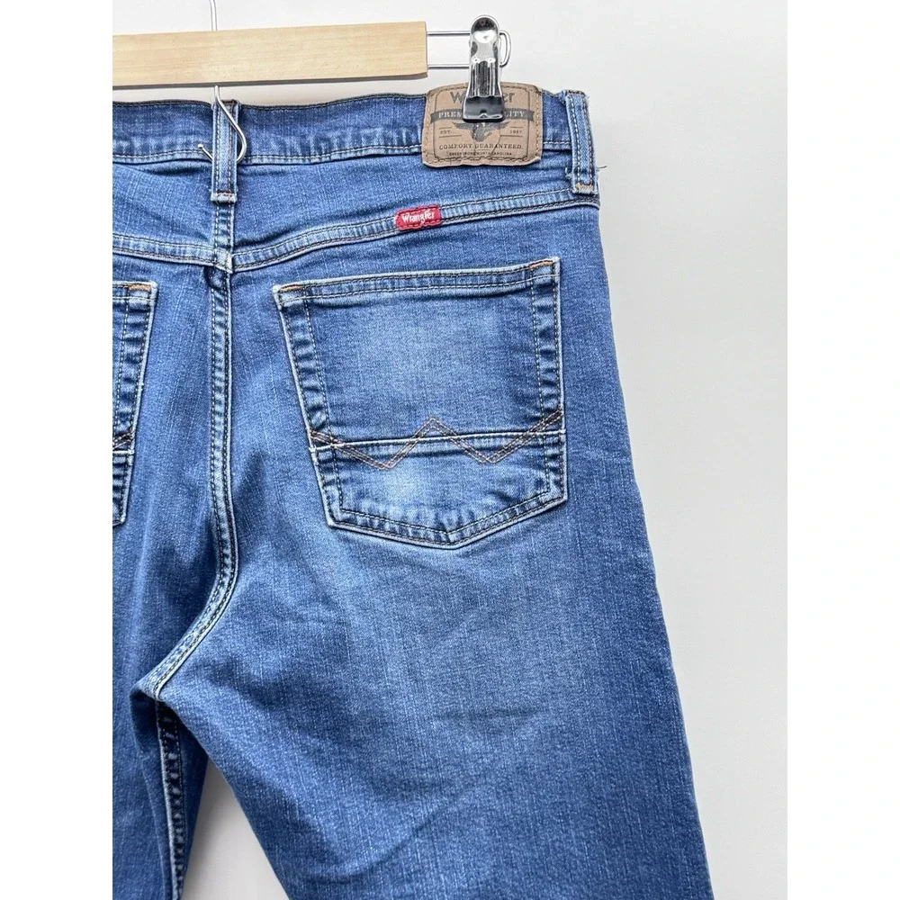 Wrangler Slim Straight Jeans Mens 33x32 Distressed Blue Stretch Denim